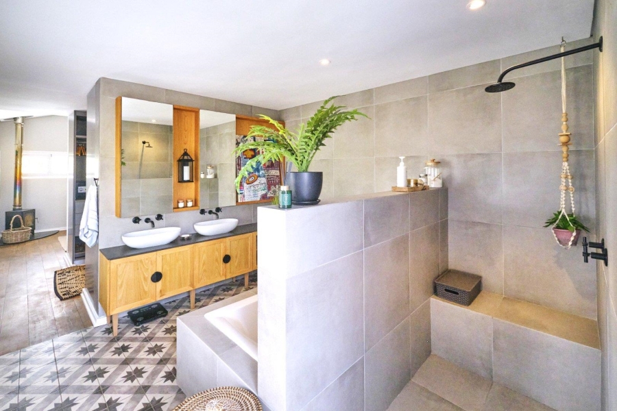 5 Bedroom Property for Sale in Flamingo Vlei Western Cape